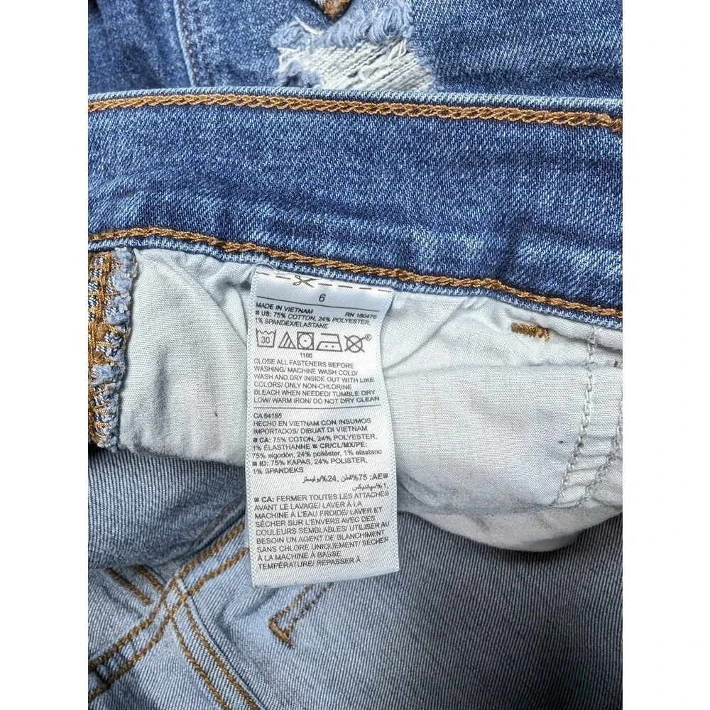 Old Navy Boyfriend Mid-Rise‎ Denim Shorts Women's 6 Button Fly Distressed Cuffed
